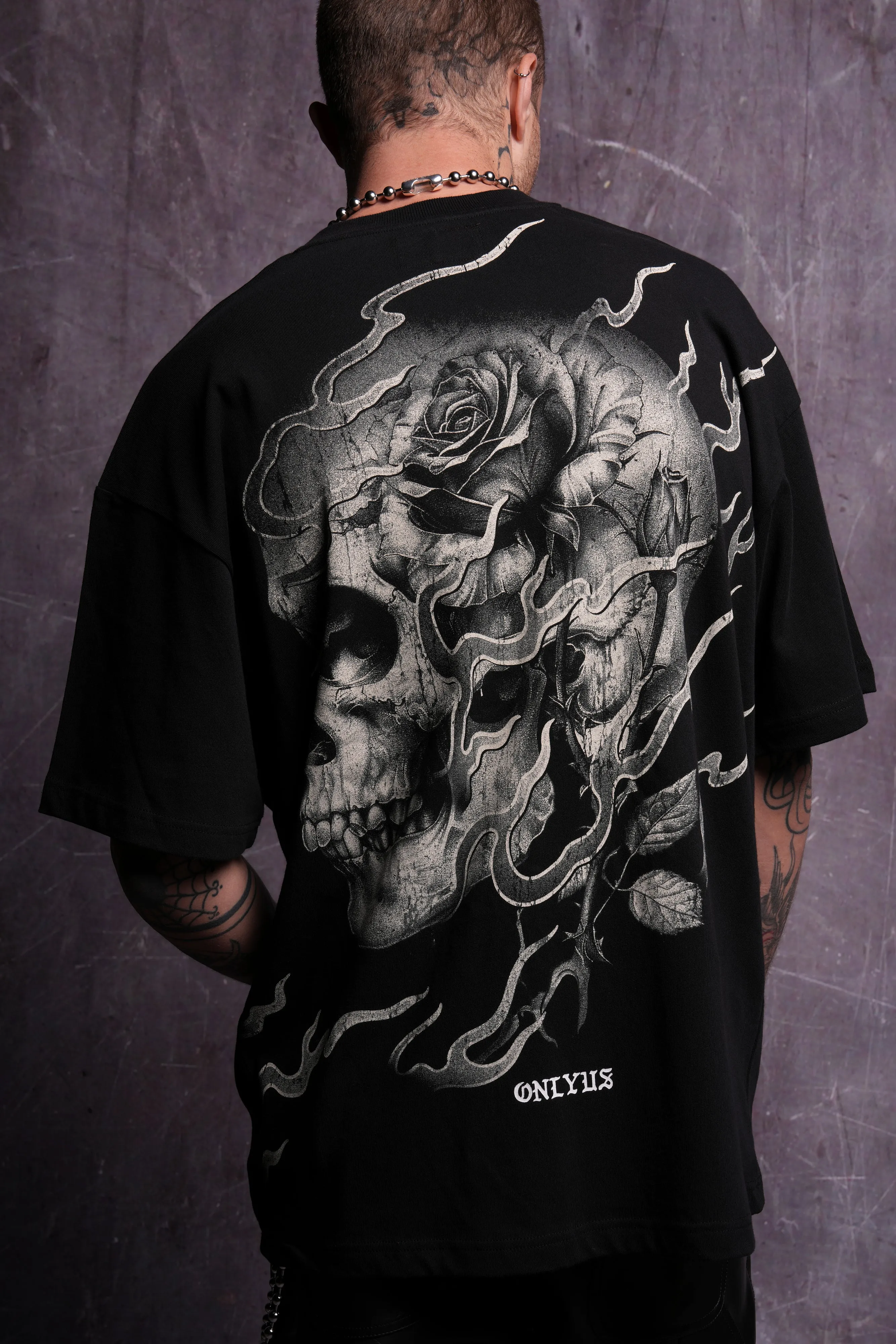 Mori Among Roses "Side By Side" Oversized Tee in Black