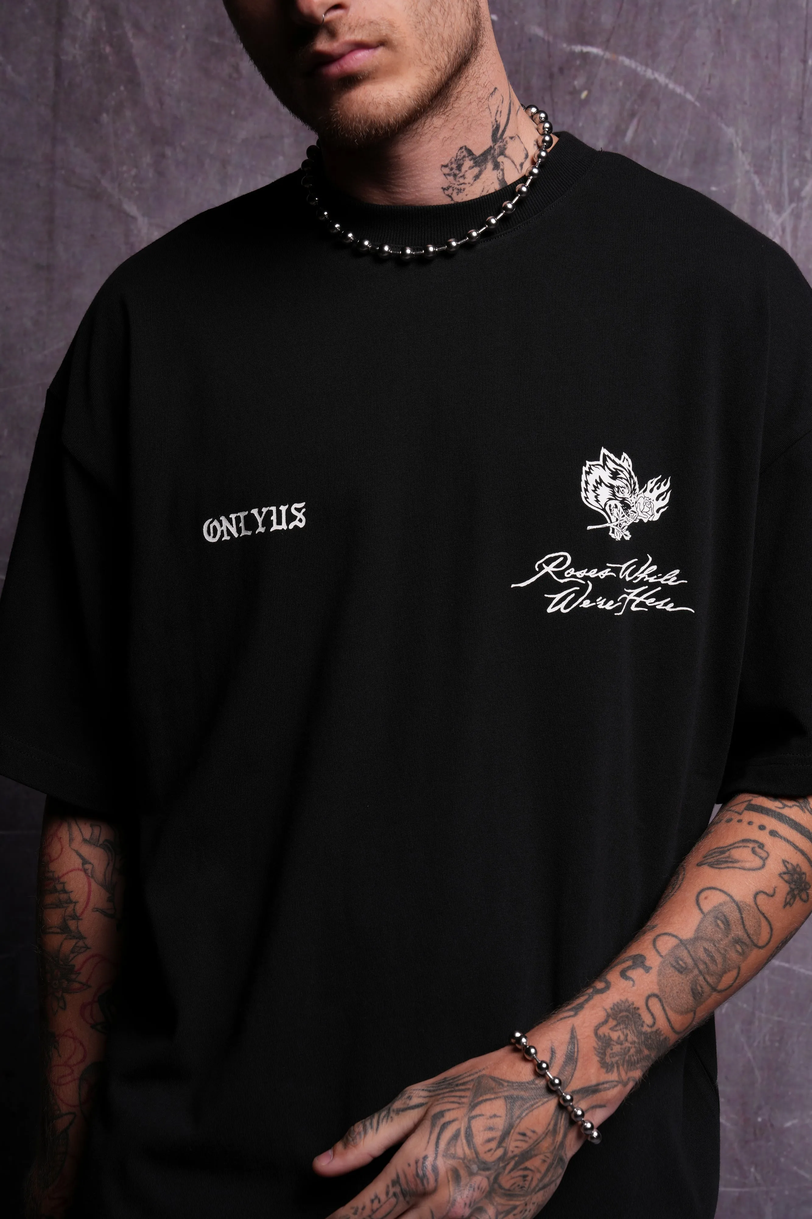 Mori Among Roses "Side By Side" Oversized Tee in Black