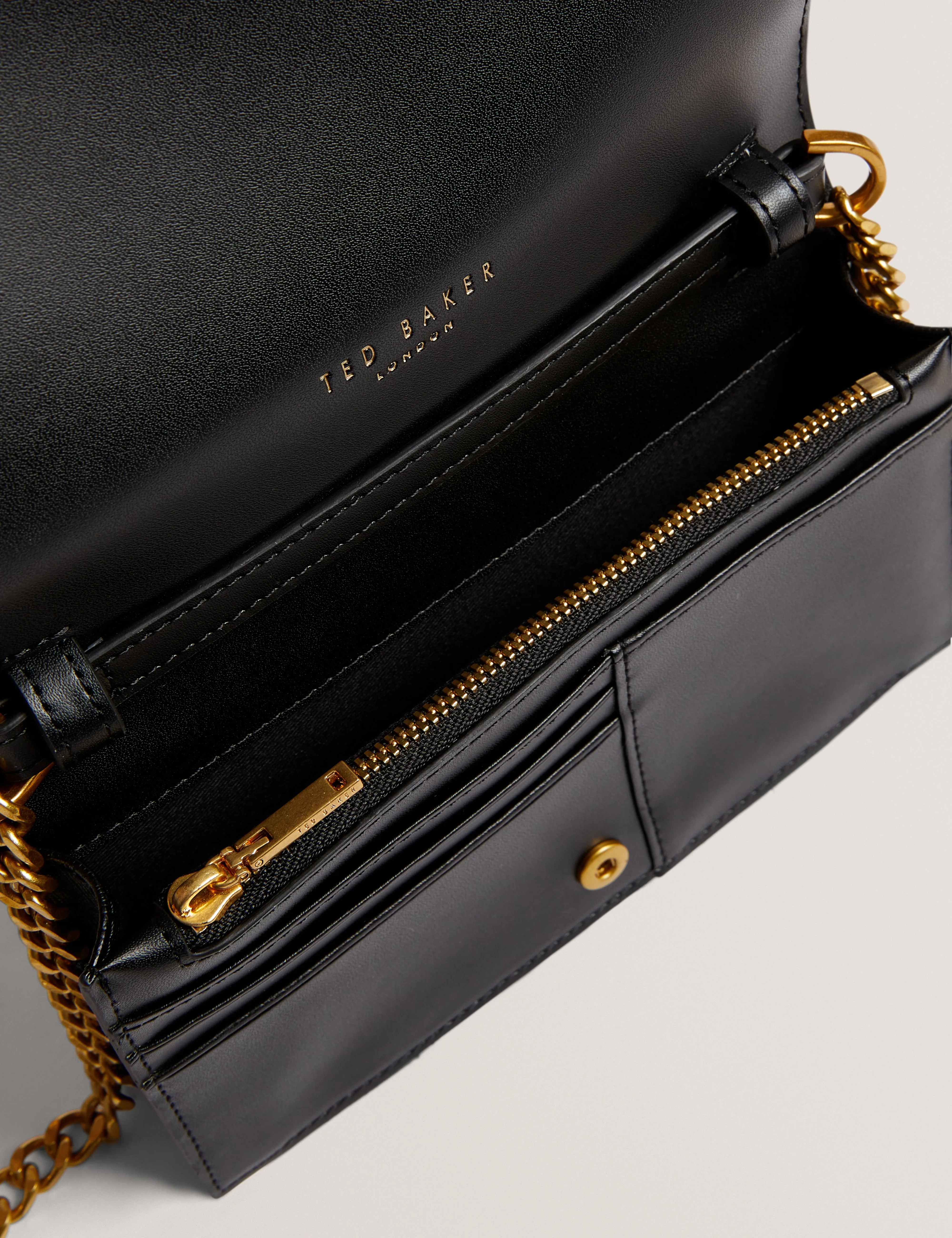 Tabina Travel Novelty Purse On Chain Black